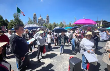 Jubilados y docentes del Edomex exigen resolver fraude de funeraria CIF