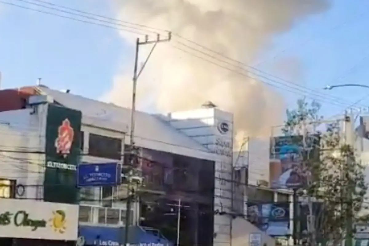 Incendio en restaurante de Polanco CDMX. Foto: X (@luismiguelbaraa)