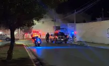 Moviliza incendio en tapicería al sur de Monterrey