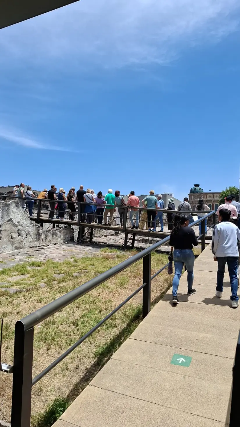 Gente entrando al Museo del Templo Mayor. Foto: X @MusTemploMayor