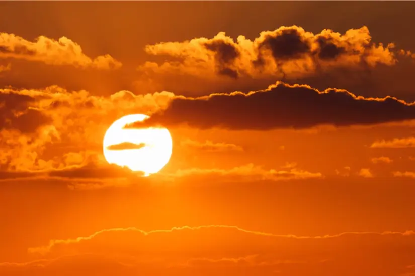 Tamaulipas enfrenta la tercera onda de calor del año. Foto: Freepik