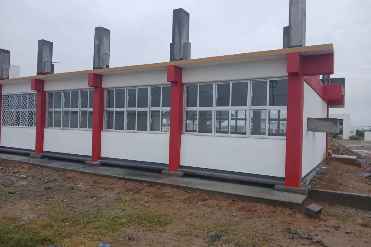 Si bien es cierto que el sector educativo aún se encuentra de vacaciones, también es cierto que en muchos de los planteles ya iniciaron con los trabajos de limpieza y rehabilitación en vísperas del regreso a clases. Foto: SET