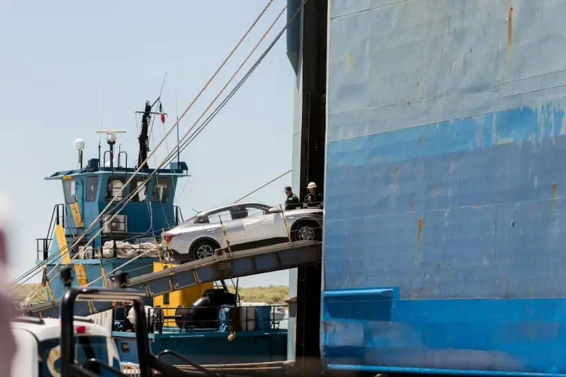 El primer buque mercante ya zarpó del puerto de Matamoros. Foto: Ramón Sánchez