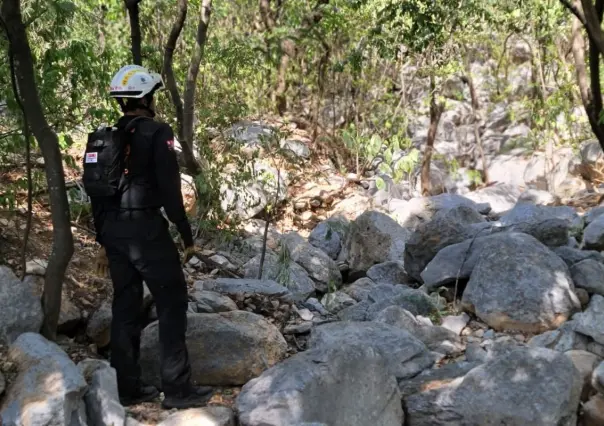 Rescatan a dos jóvenes en el Cerro de la Silla tras sufrir golpe de calor
