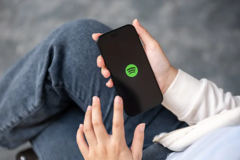 Con la llegada de septiembre, Spotify revela sus nuevos precios que afectarán a los usuarios en México. Foto: Canva