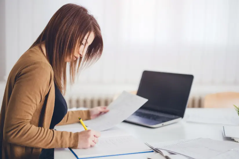 Cambiar de Afore requiere un análisis profundo de diversos elementos que impactan directamente en tu futuro financiero. Foto: Canva