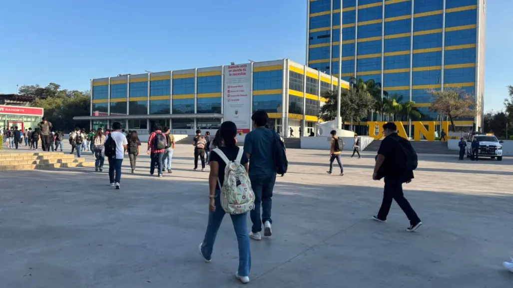 Regresan a clases más de 220 mil alumnos de preparatoria y educación superior en Nuevo León