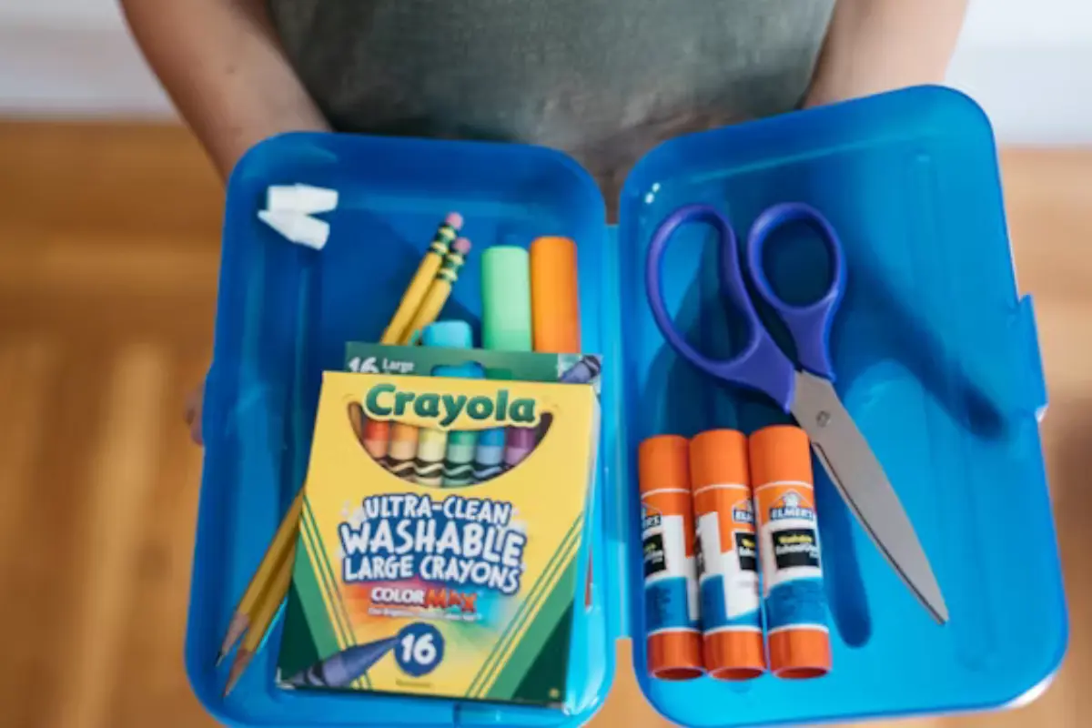 Descubre 5 tips para economizar en el regreso a clases y cuidar tu bolsillo. Reutiliza, compra al mayoreo, compara precios y más