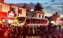 Chofer atropella a adulto mayor en Toluca y vecinos intentan lincharlo en Edomex