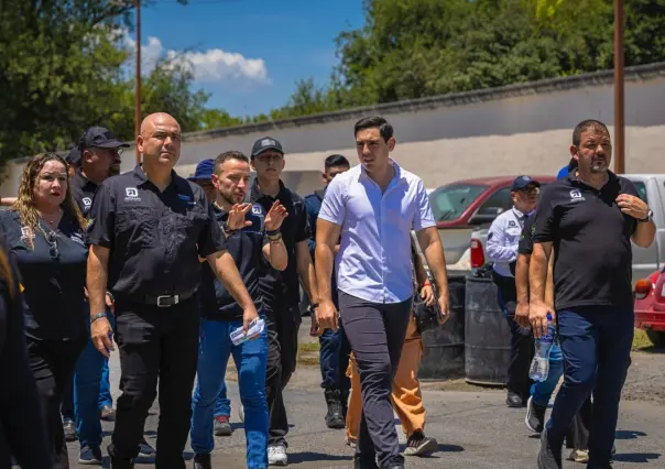 César Garza Arredondo lleva apoyo directo a vecinos de tres colonias de Apodaca