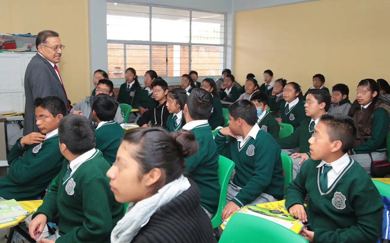 Estudiantes de secundaria. Foto: Gobierno de México