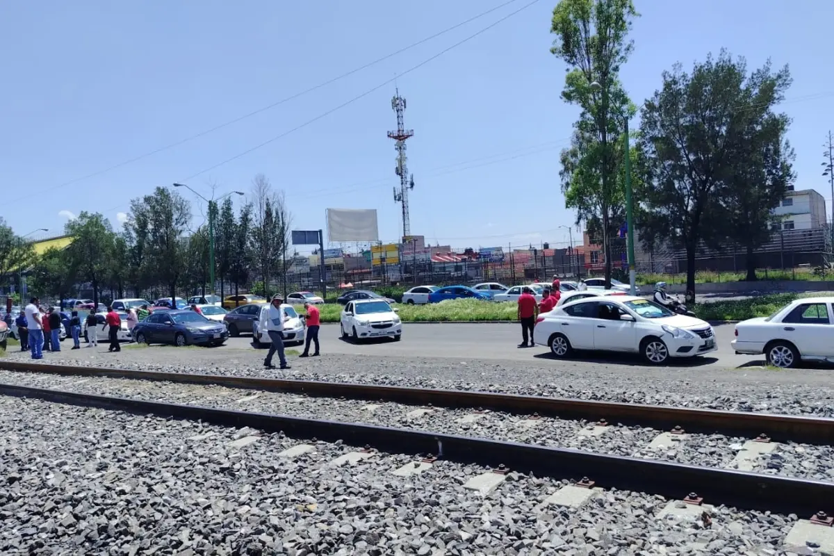 Bloqueo vial en el Edomex.  Foto: Especiales