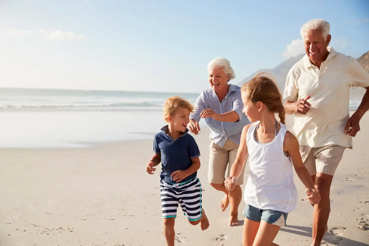 México tiene más de 11 mil kilómetros de playa, estos destinos son excelentes para festejar el Día del Abuelo. Foto: Canva