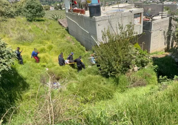 Policías rescatan a adolescente que cayó en un barranco en Milpa Alta; fue trasladada vía aérea al hospital