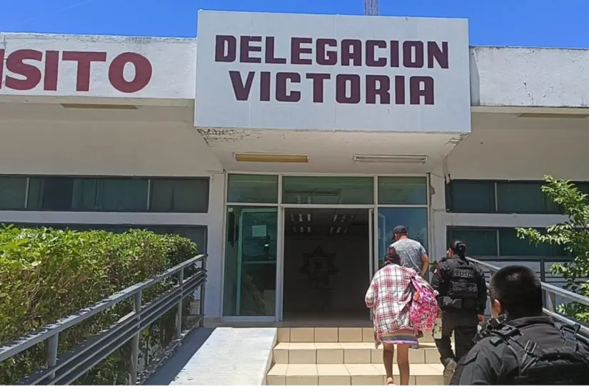 Las autoridades estatales ayudaron a la mujer a ubicar el domicilio de su familia. Foto: Victoria Jiménez