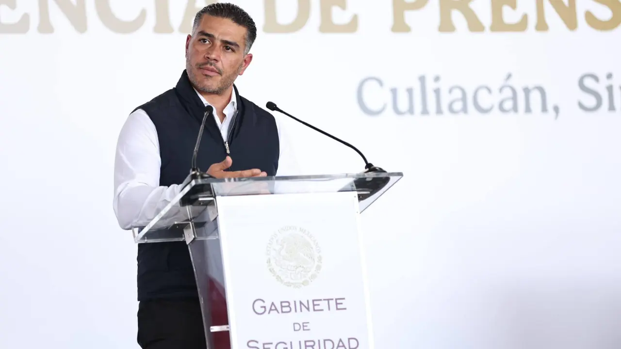 Omar García Harfuch, secretario de Seguridad del Gobierno Federal, mantuvo una reunión con una política duranguense. Foto: RRSS.