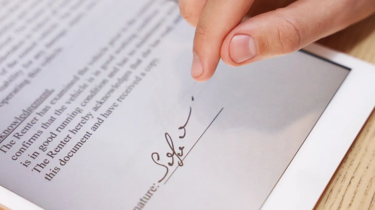 ¿Qué significa que una persona tenga una firma sencilla, según la grafología? Foto: Canva.