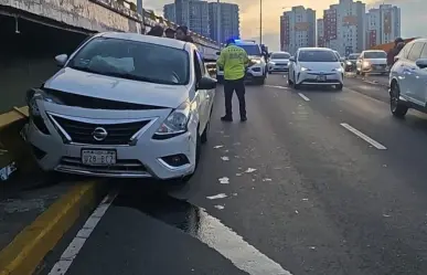 VIDEO | Auto pierde el control y choca en Azcapotzalco; sin lesionados reportados