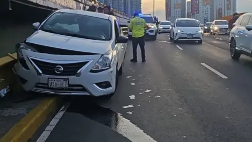 VIDEO | Auto pierde el control y choca en Azcapotzalco; sin lesionados reportados
