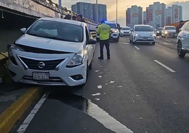 VIDEO | Auto pierde el control y choca en Azcapotzalco; sin lesionados reportados