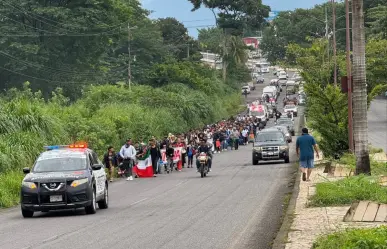 Caravana migrante avanza desde Tapachula; vinculan a líder con tráfico de personas en Chiapas
