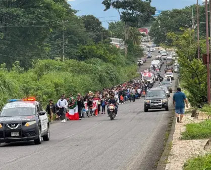 Caravana migrante avanza desde Tapachula; vinculan a líder con tráfico de personas en Chiapas