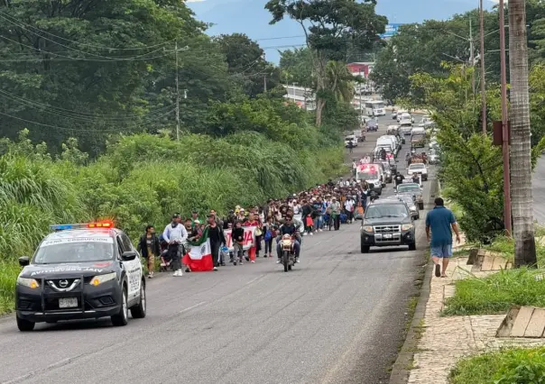 Caravana migrante avanza desde Tapachula; vinculan a líder con tráfico de personas en Chiapas