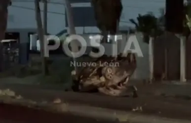 VIDEO | Choque carambola en Apodaca termina con autos volcados y 2 heridos