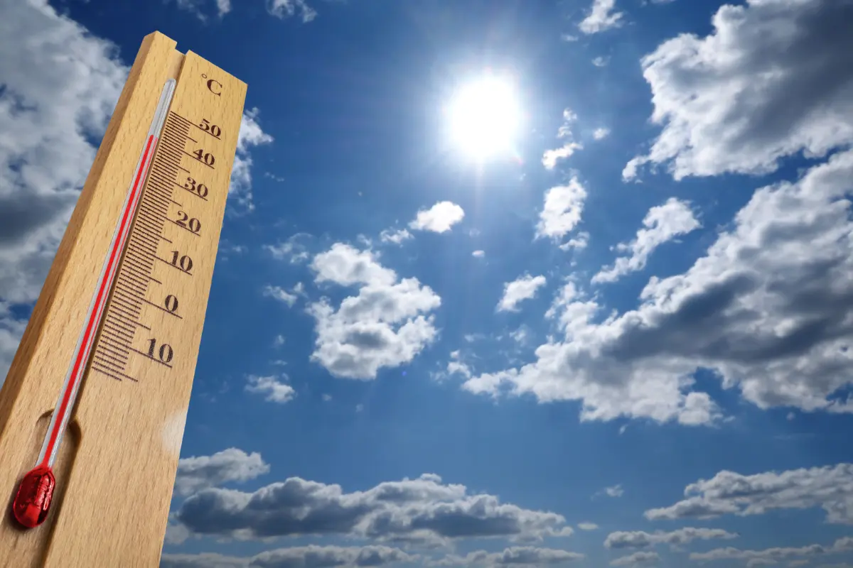 Se espera un ambiente muy caloroso este miércoles, señala el pronóstico del tiempo de la Conagua para Baja California Sur. Fotos: Canva.