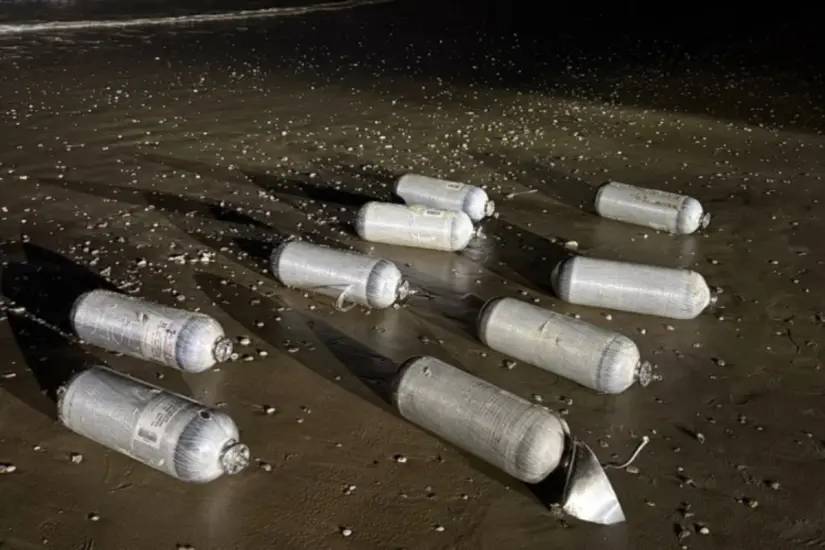 Parte del cohete Starship que cayó en playa Bagdad | Foto: FB