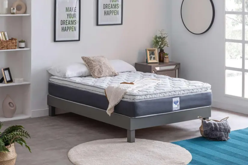 Confort firme, tecnología duradera y diseño moderno hacen del colchón Spring Air Gran Atenas una gran opción para tu descanso. Foto: Canva