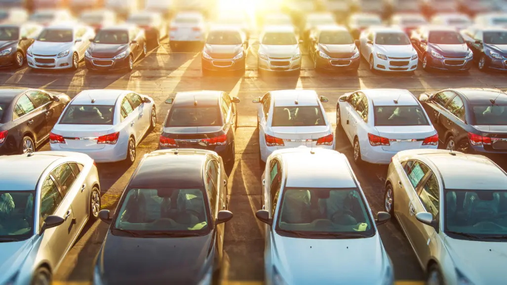 Plazas en Valle de Toluca ignoran tolerancia de estacionamiento gratis; Congreso va por regulación