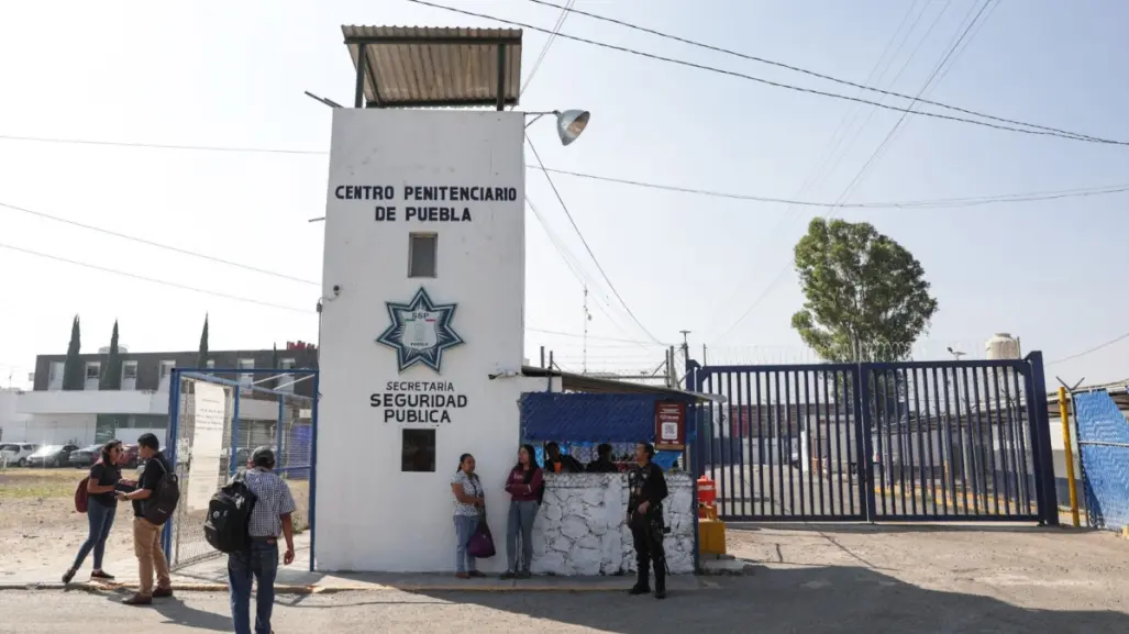 Familiares de presos en Puebla protestan por cobros excesivos