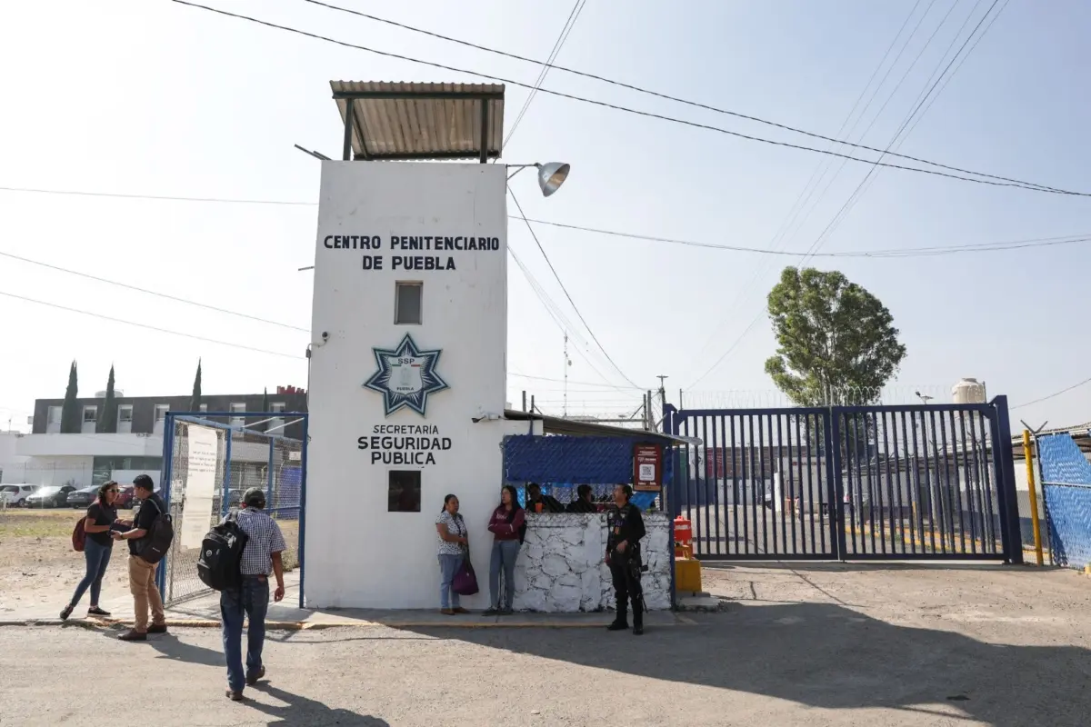 Familiares de presos protestando a las afueras del penal Foto: Jafet Moz