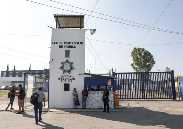 Familiares de presos en Puebla protestan por cobros excesivos