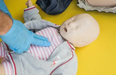 ¿Qué es la Maniobra de Heimlich y cómo salvar la vida de una persona que se está ahogando?