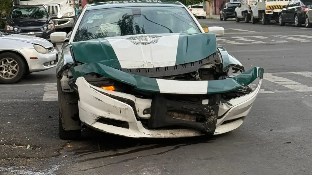 ¡Fuera de combate! Patrulla de la SSC choca en Azcapotzalco por exceso de velocidad
