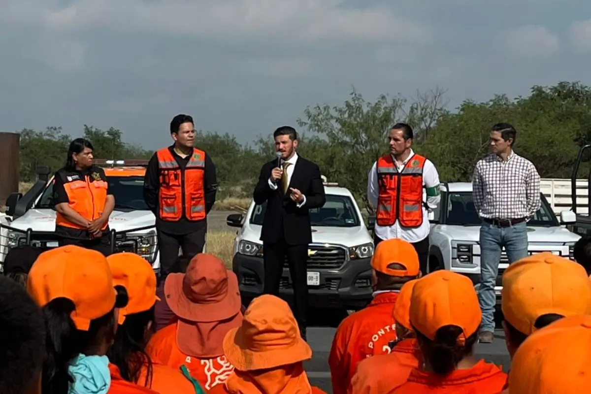 Samuel García visitó el río Pesquería, ubicado a un costado del Campo Policial 1 de Fuerza Civil, en donde se realizaron labores de limpieza desde tempranas horas/Foto: Yarince Torres