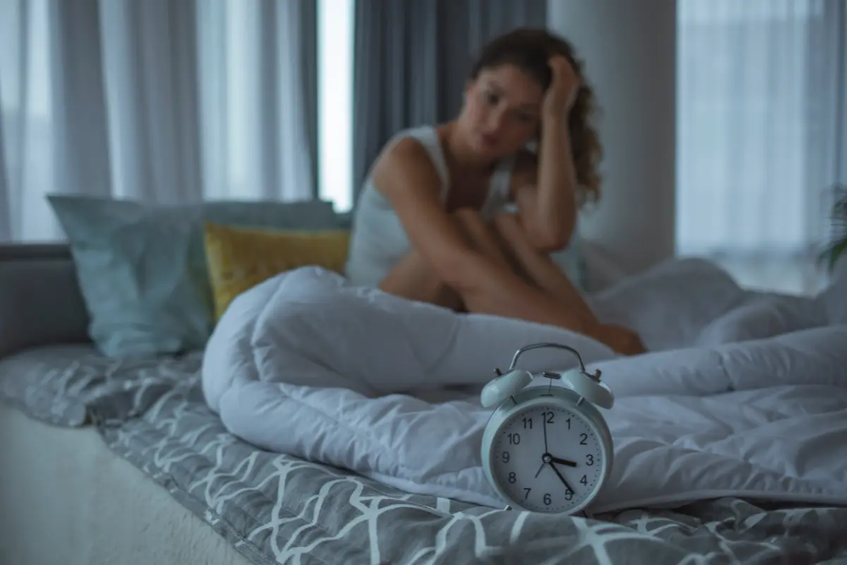 Existen alternativas para combatir el insomnio que no implican tomar medicamentos o remedios caseros. Foto: Canva