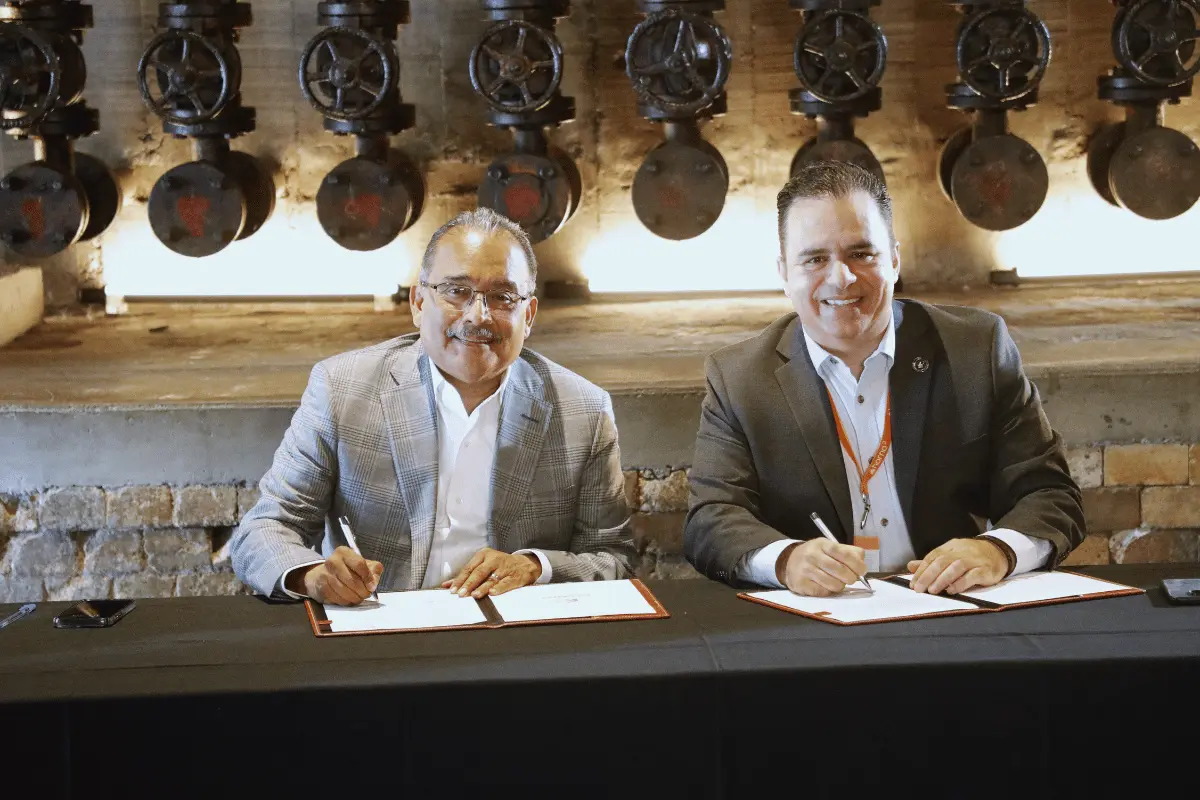La firma de este convenio marca el inicio de un nuevo capítulo en la educación pública de Escobedo, centrado en el modelo STEAM. Foto: Gobierno e Escobedo.