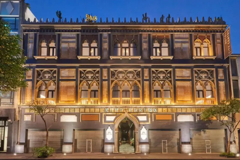 Entrada del hotel City CDMX. Foto: Booking