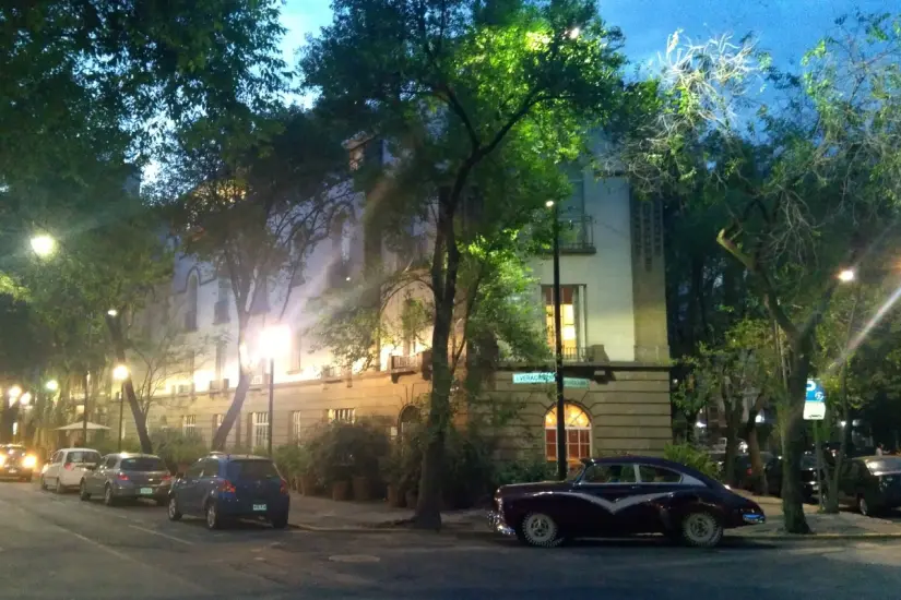 Colonia Condesa en la noche. Foto: Canva