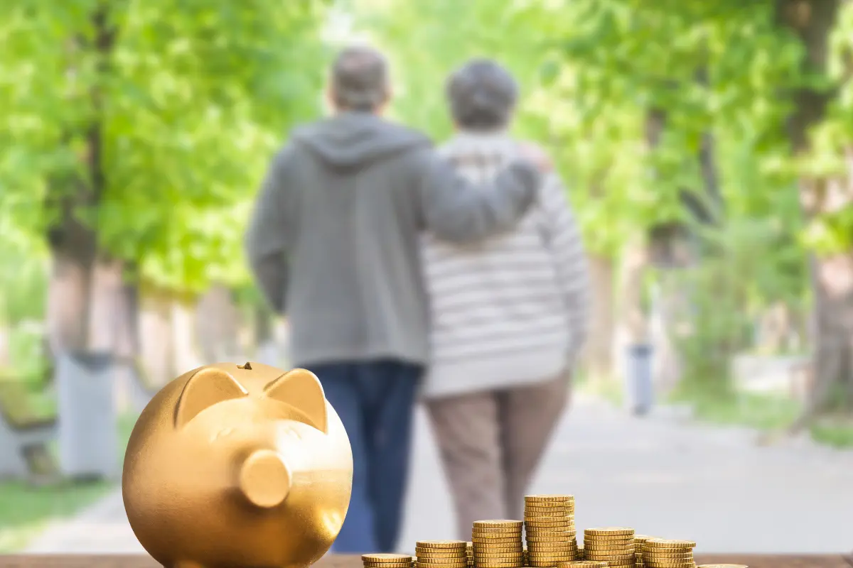 Los padres, especialmente cuando son adultos mayores, tienen derechos establecidos en la ley. Foto: Canva