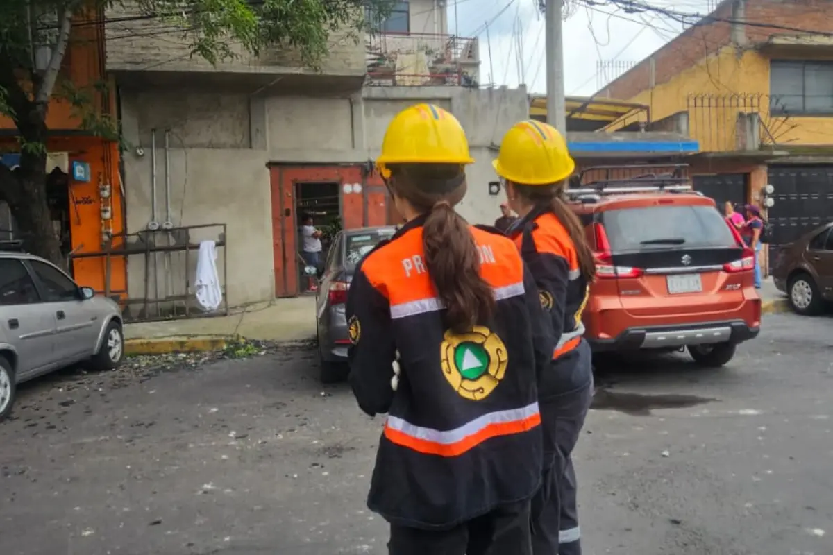 Servicios de emergencia atendiendo incendio. Foto: Luis Antonio Alfaro