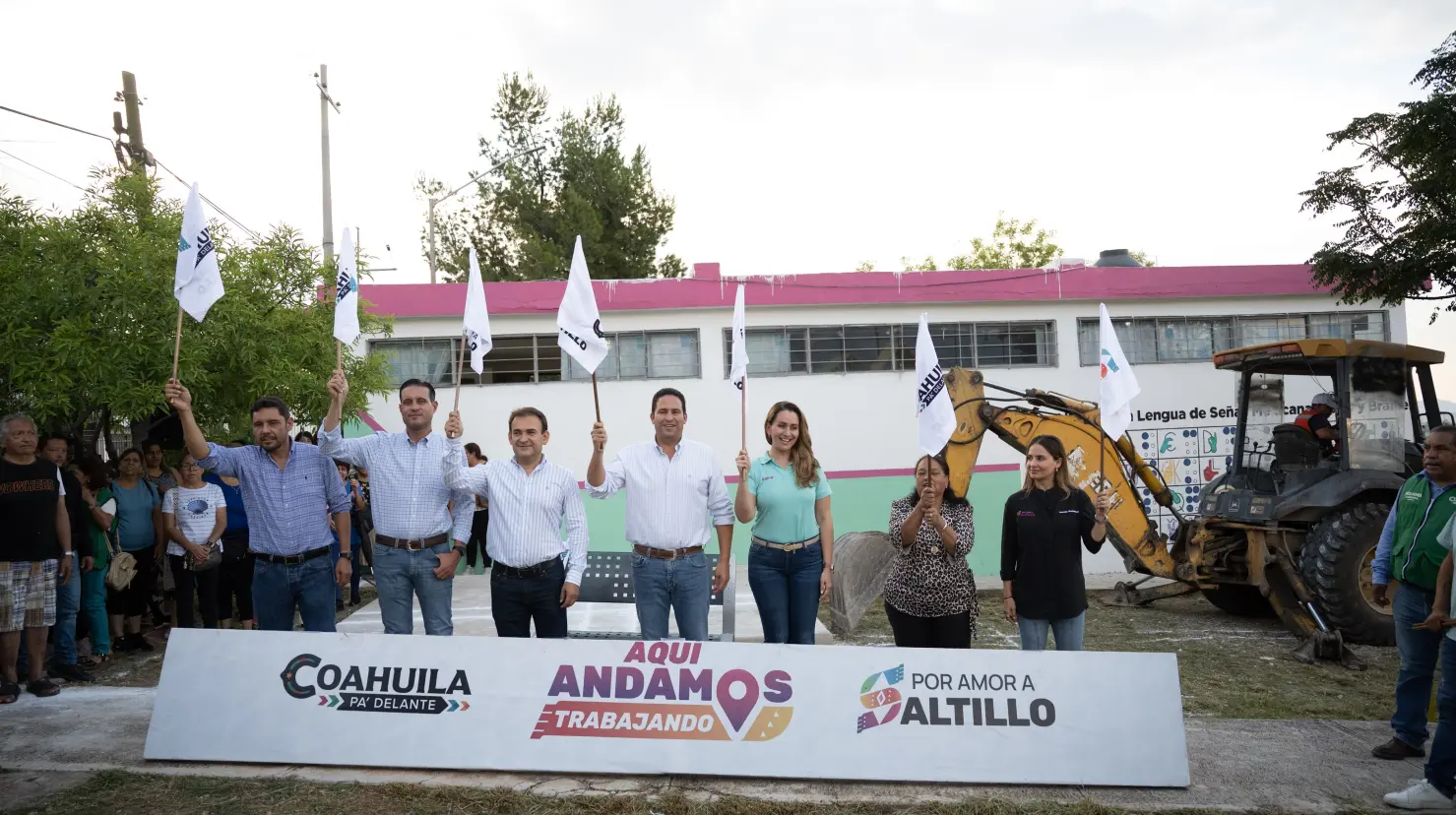 El alcalde Javier Díaz encabezó la obra. (Fotografía: Gobierno de Saltillo)