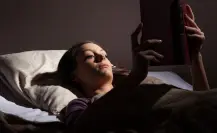Insomnio: Esta rutina recomendada por expertos te ayudará a dormir mejor