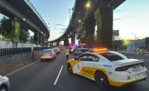 Tragedia en Periférico: mueren dos motociclistas al estrellarse contra muro de contención en CDMX