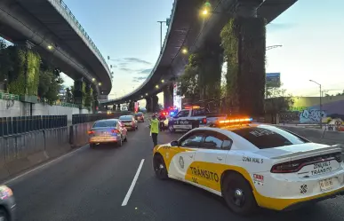 Tragedia en Periférico: mueren dos motociclistas al estrellarse contra muro de contención en CDMX
