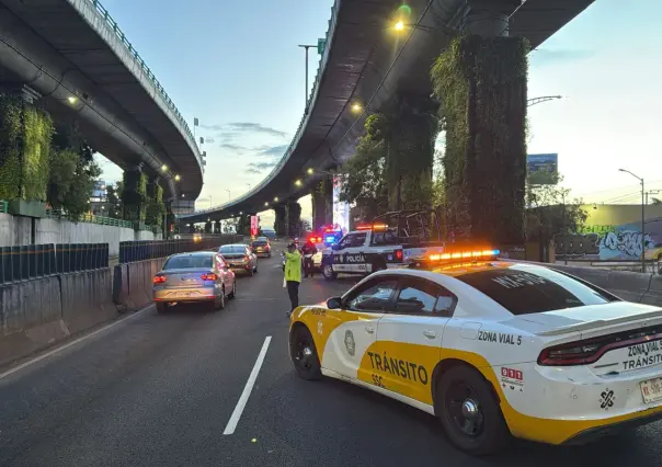 Tragedia en Periférico: mueren dos motociclistas al estrellarse contra muro de contención en CDMX