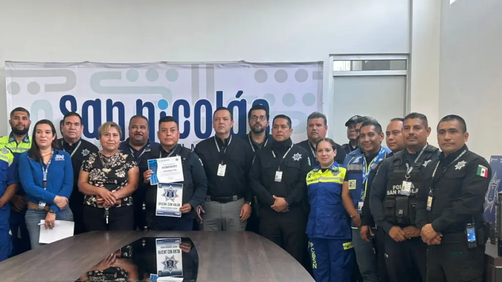 Reconocen a Policía de San Nicolás que salvó a mujer de morir atragantada, ¿quién es y cómo hizo?